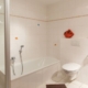 Gartenwohnung Dusche + WC + Badewanne + extra WC