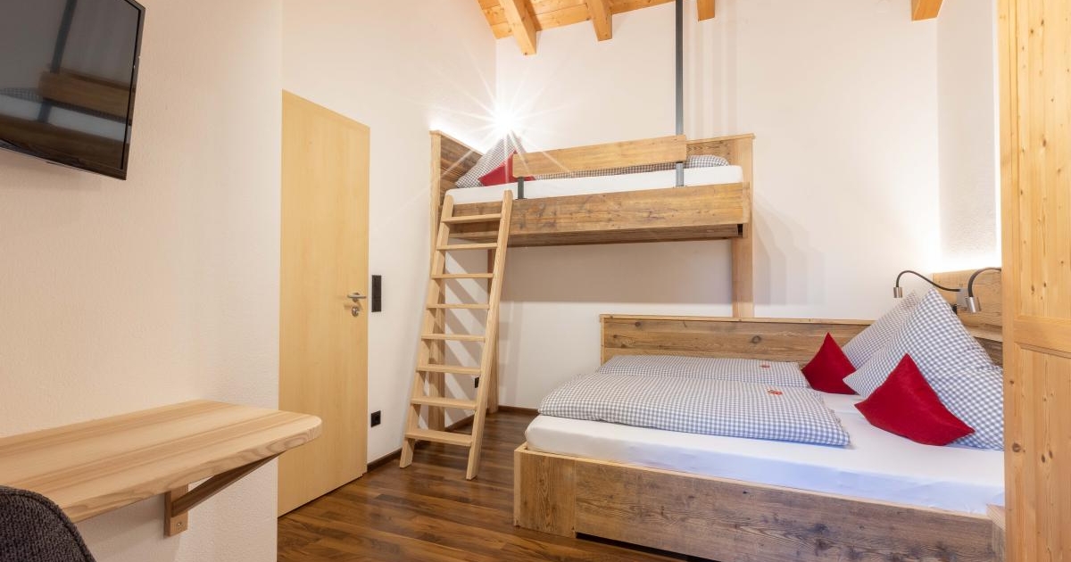 Schlafzimmer 2 der Ferienwohnung Panorama Blick in Lenggries