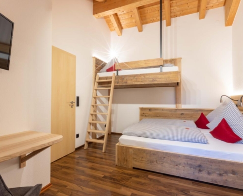 Schlafzimmer 2 der Ferienwohnung Panorama Blick in Lenggries