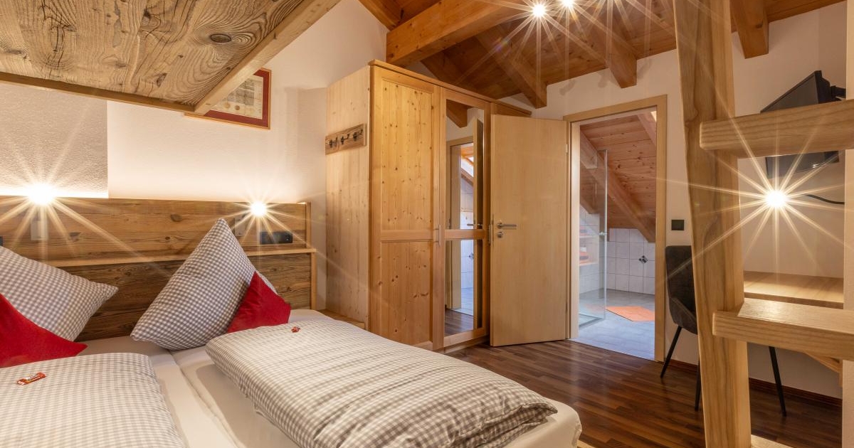 Schlafzimmer 2 mit eigenem Bad der Ferienwohnung Panorama Blick