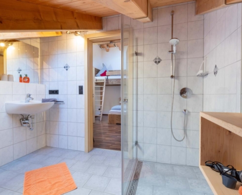 Bad bei Schlafzimmer 2 der Ferienwohnung Panorama Blick
