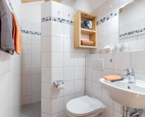 Bad bei Schlafzimmer 3 der Ferienwohnung Panorama Blick